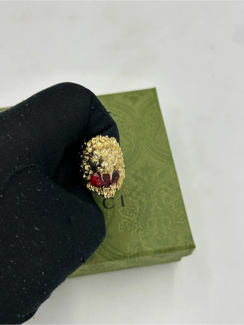 Unisex Gucci, Lionhead motif  gold tone with red crystal size 8.5 made in Italy